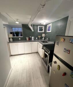 A kitchen or kitchenette at Northern Liberties Fishtown Central Cozy Quaint