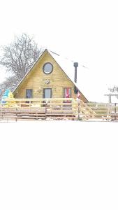 una casa en la nieve con una valla alrededor en Wooden cottage "green house" in Bakuriani en Bakuriani