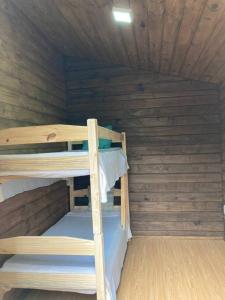 Dviaukštė lova arba lovos apgyvendinimo įstaigoje Cabaña 2 dormitorios cerca de Mágica Playa!