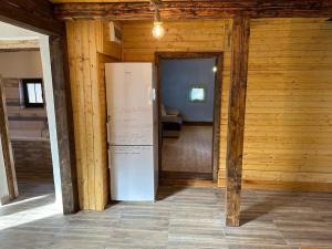 Vonios kambarys apgyvendinimo įstaigoje Căsuța de Sus