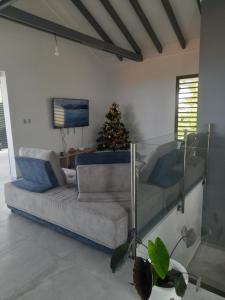 พื้นที่นั่งเล่นของ Cocon detente a Case pilote, chambre chez l'habitant