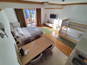 Gallery image of Apartman 452 sa pogledom na stazu Hotel Vučko private host in Jahorina