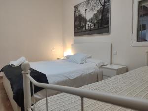 Postel nebo postele na pokoji v ubytování Angy Home Chueca Gran Via