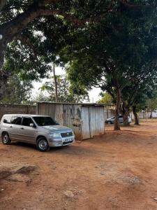 ein silberner SUV vor einem Zaun geparkt in der Unterkunft Private apartment in Diani in Ukunda
