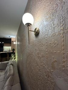 Area soggiorno di Gold Lux Home