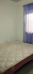 En eller flere senge i et værelse på CocoFloripa Hostel