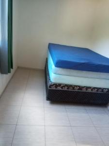 a mattress sitting on top of a tiled floor at Meu cantinho in Ubatuba