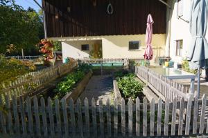 Zahrada ubytování Private Farmhouse Escape - Ideal for up to 8 Guests