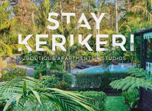 una portada de libro de Stay Keefer con una foto de un jardín en Stay Kerikeri, en Kerikeri