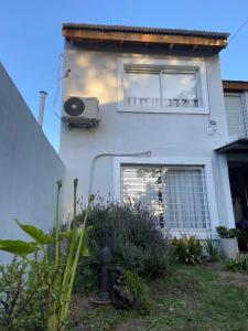 Το κτήριο όπου στεγάζεται  το διαμέρισμα