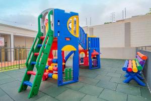 a playground with a slide and a play set at Lagoa Da Prata - apt com ar condicionado in Londrina
