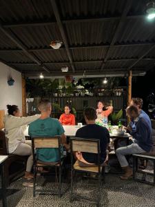 入住Dong Paloh Hostel的客人
