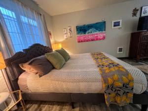 Postel nebo postele na pokoji v ubytování Starry Night Inn