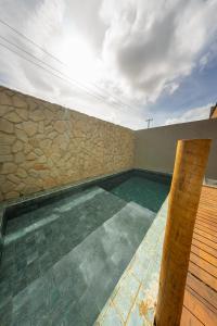 The swimming pool at or close to Kanui Casa Maré 109