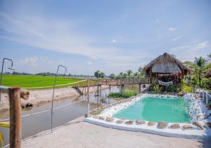 Bazén v ubytování LUA Farmstay nebo v jeho okolí