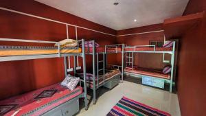 Двухъярусная кровать или двухъярусные кровати в номере HostelExp, Gokarna - A Slow-Paced Backpackers Community