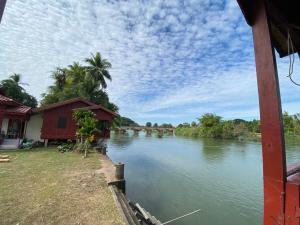 View ng lake malapit sa guest house