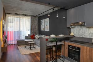 a kitchen and a living room with a couch at Appartement 2 chambres chic et central in Casablanca