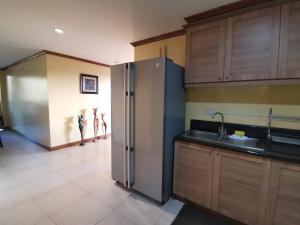 Kuchyň nebo kuchyňský kout v ubytování Crosswinds Tagaytay Three Bedroom Suite
