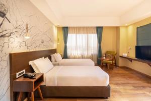 TV a/nebo společenská místnost v ubytování Atisha Hotel