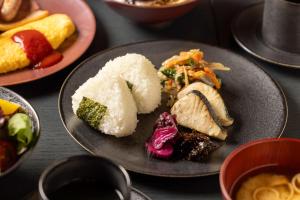 Makanan di atau berdekatan hotel