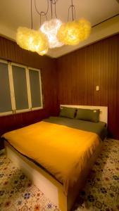 a bedroom with two beds and two lights at SKY Homestay in Ấp Ðại Tài (2)