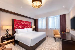 Кровать или кровати в номере The Yangtze Boutique Shanghai