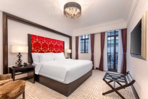 Кровать или кровати в номере The Yangtze Boutique Shanghai