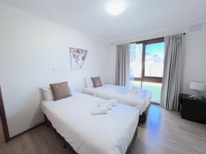 Brilliant Modern Flat @Mount Waverley *Smart TV tesisinde bir odada yatak veya yataklar