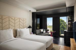 Postel nebo postele na pokoji v ubytování Hyatt Centric Juhu Mumbai