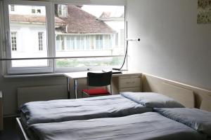 Un pat sau paturi într-o cameră la Richemont Hotel