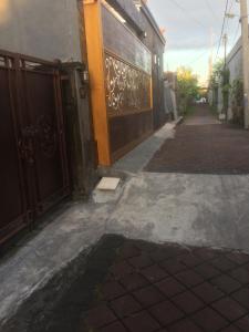 an empty alley with a door and a building at Simple apartment 1 in Seminyak