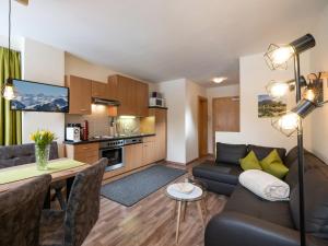 A kitchen or kitchenette at Appartements Fortuna