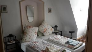 Ein Bett oder Betten in einem Zimmer der Unterkunft Mosel View Old Town Apartments