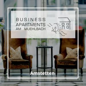 dos sillas y un cartel que dice "Citas de negocios" ammetelak en Apartments am Mühlbach, en Amstetten