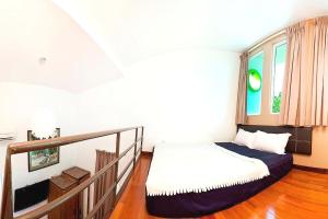 a bedroom with a bed and a stair case at OYO 90855 Vince Villa in Bukit Mertajam