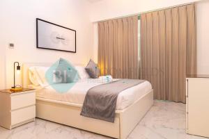 Llit o llits en una habitació de Elegant 1 Bedroom In Oasis