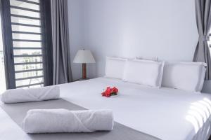 Voodi või voodid majutusasutuse Moanaura Lodge toas