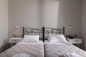 Voodi või voodid majutusasutuse Louvre Hotel toas