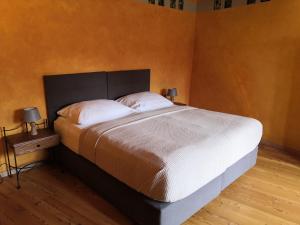 Una cama o camas en una habitación de Boutique Hotel Templ