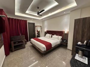 Hotel The Vaishvik客房内的一张或多张床位