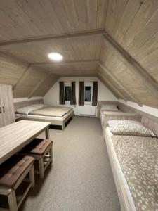 Una cama o camas en una habitación de Apartmány VESNA