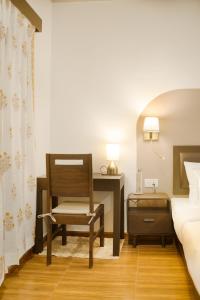 A bed or beds in a room at Firebrick Boutique Residences - GARNET HOUSE