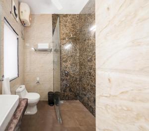A bathroom at Firebrick Boutique Residences - GARNET HOUSE