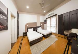 A bed or beds in a room at Firebrick Boutique Residences - GARNET HOUSE
