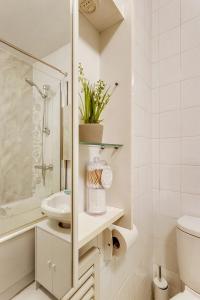 a white bathroom with a toilet and a sink at Spacious 1 Bed next to Baker St in London +21 photos