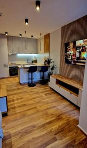 a kitchen with two stools and a counter in a kitchen at Royal 111 in Kołobrzeg