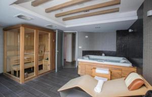 Gallery image of Apartman 452 sa pogledom na stazu Hotel Vučko private host in Jahorina