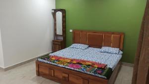 Cama ou camas em um quarto em Hotel krushan kunj