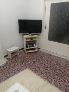 TV a/nebo společenská místnost v ubytování Dandelions